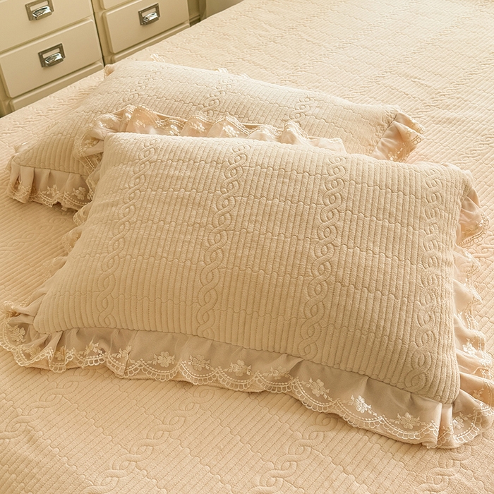 91家纺网 家纺一手货源 找家纺 美达家纺 2025新款牛奶绒纯色夹棉床裙 牛奶绒夹棉床裙-米白