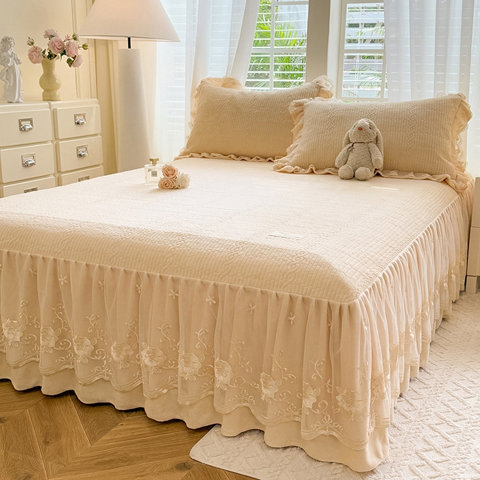 91家纺网 家纺一手货源 找家纺 美达家纺 2025新款牛奶绒纯色夹棉床裙 牛奶绒夹棉床裙-米白