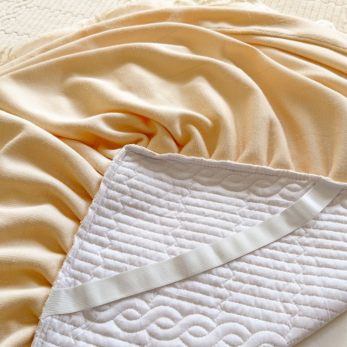 91家纺网 家纺一手货源 找家纺 美达家纺 2025新款牛奶绒纯色夹棉床裙 牛奶绒夹棉床裙-米白