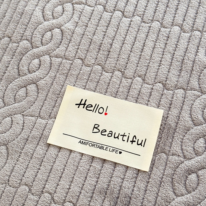 91家纺网 家纺一手货源 找家纺 美达家纺 2025新款牛奶绒纯色夹棉床裙 牛奶绒夹棉床裙-灰