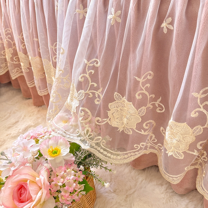 91家纺网 家纺一手货源 找家纺 美达家纺 2025新款牛奶绒纯色夹棉床裙 牛奶绒夹棉床裙-皮粉