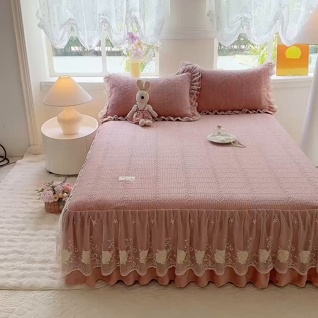 91家纺网 家纺一手货源 找家纺 美达家纺 2025新款牛奶绒纯色夹棉床裙 牛奶绒夹棉床裙-皮粉