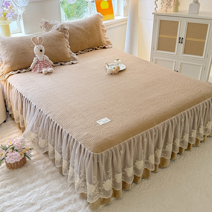 91家纺网 家纺一手货源 找家纺 美达家纺 2025新款牛奶绒纯色夹棉床裙 牛奶绒夹棉床裙-咖