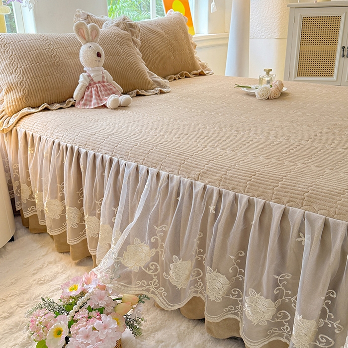 91家纺网 家纺一手货源 找家纺 美达家纺 2025新款牛奶绒纯色夹棉床裙 牛奶绒夹棉床裙-咖