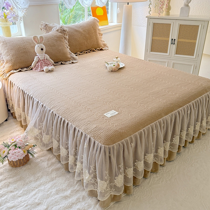 91家纺网 家纺一手货源 找家纺 美达家纺 2025新款牛奶绒纯色夹棉床裙 牛奶绒夹棉床裙-咖