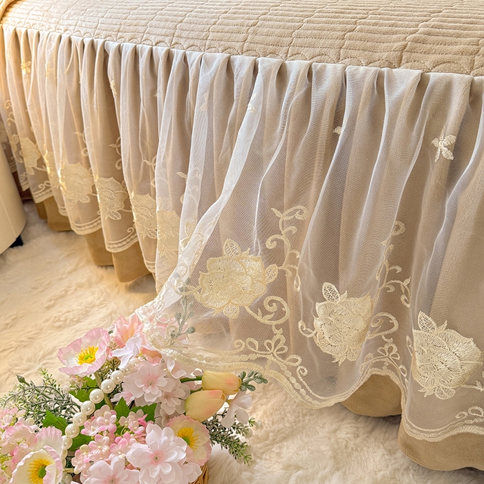 91家纺网 家纺一手货源 找家纺 美达家纺 2025新款牛奶绒纯色夹棉床裙 牛奶绒夹棉床裙-咖