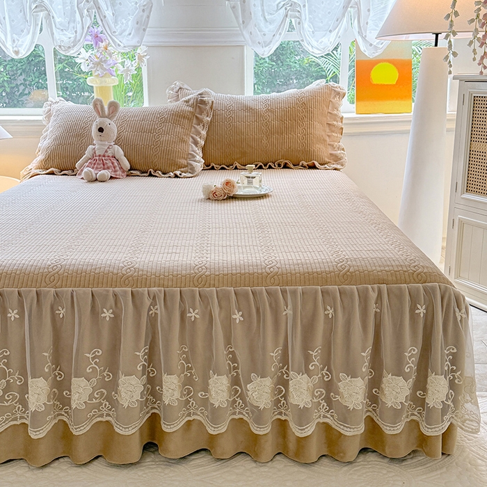 91家纺网 家纺一手货源 找家纺 美达家纺 2025新款牛奶绒纯色夹棉床裙 牛奶绒夹棉床裙-咖