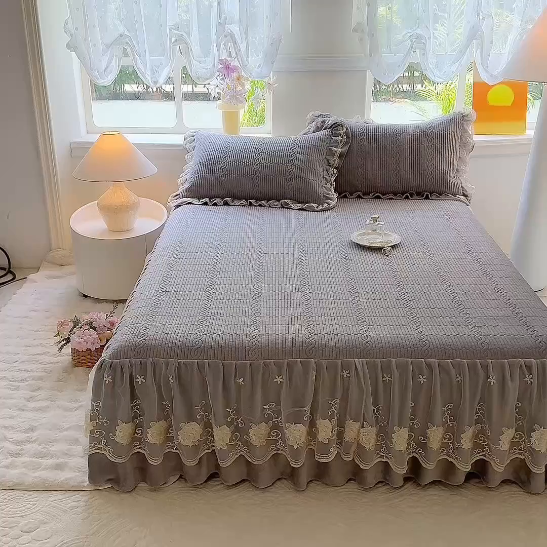 91家纺网 家纺一手货源 找家纺 美达家纺 2025新款牛奶绒纯色夹棉床裙 牛奶绒夹棉床裙-灰