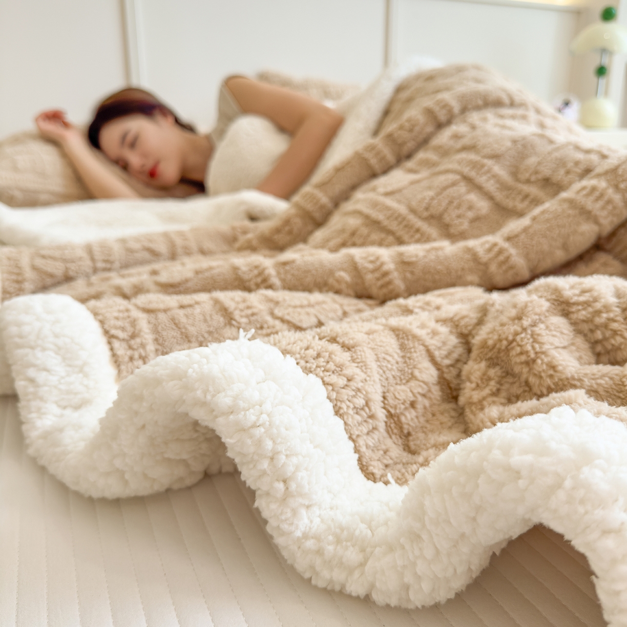 91家纺网 家纺一手货源 找家纺 世纪绒品 2025新款多宝熊羊羔绒双层毛毯 多宝熊-卡其