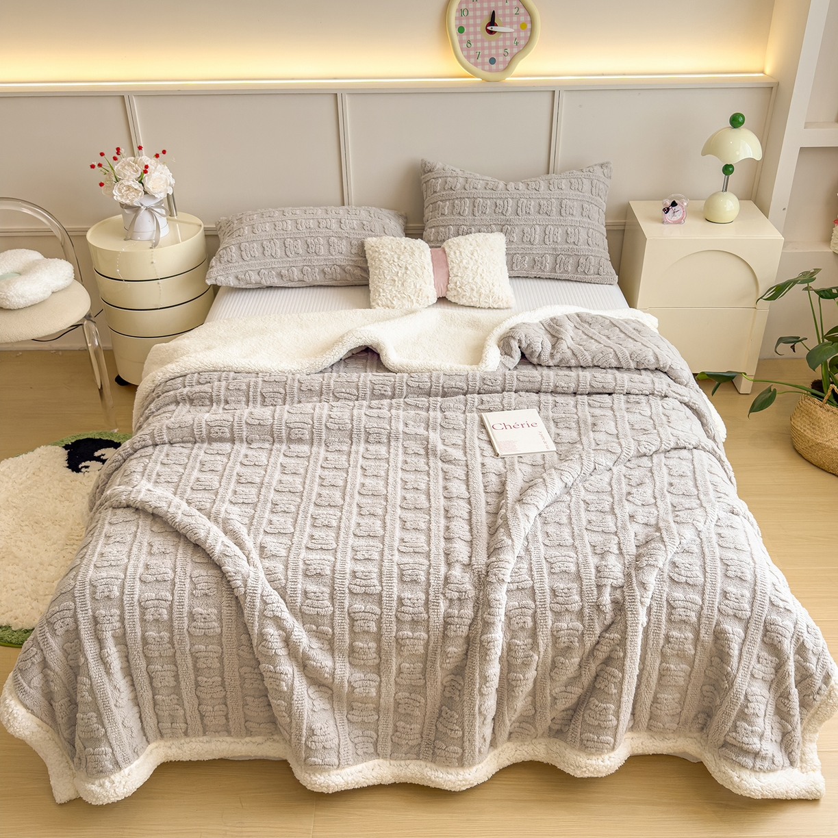 91家纺网 家纺一手货源 找家纺 世纪绒品 2025新款多宝熊羊羔绒双层毛毯 多宝熊-太空灰