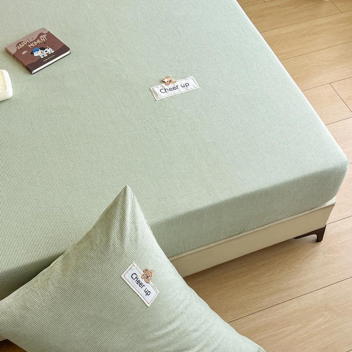 91家纺网 家纺一手货源 找家纺 （总）佳笠家居 2025新款kimi熊全棉色织水洗棉床笠枕套三件套