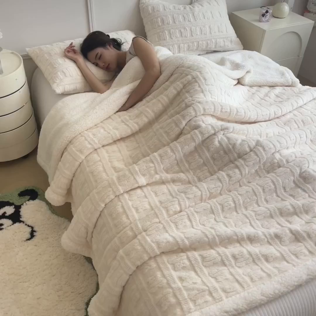 91家纺网 家纺一手货源 找家纺 世纪绒品 2025新款多宝熊羊羔绒双层毛毯 多宝熊-月牙白