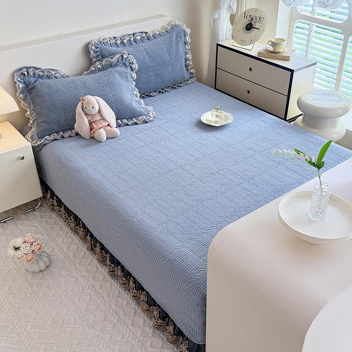 91家纺网 家纺一手货源 找家纺 美达家纺 2025新款牛奶绒纯色夹棉榻榻米 牛奶绒榻榻米-雾蓝