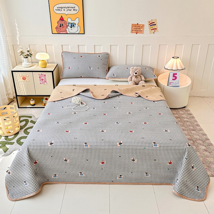 91家纺网 家纺一手货源 找家纺 岚吉家纺 2025新款全棉133*72宝宝绒棉加绒一面纯棉一面牛奶绒双面可用单床盖学生床床垫 床盖单件 灰格腊肠狗