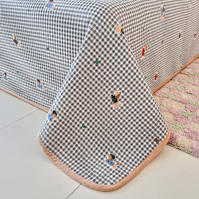 91家纺网 家纺一手货源 找家纺 岚吉家纺 2025新款全棉133*72宝宝绒棉加绒一面纯棉一面牛奶绒双面可用单床盖学生床床垫 床盖单件 灰格腊肠狗