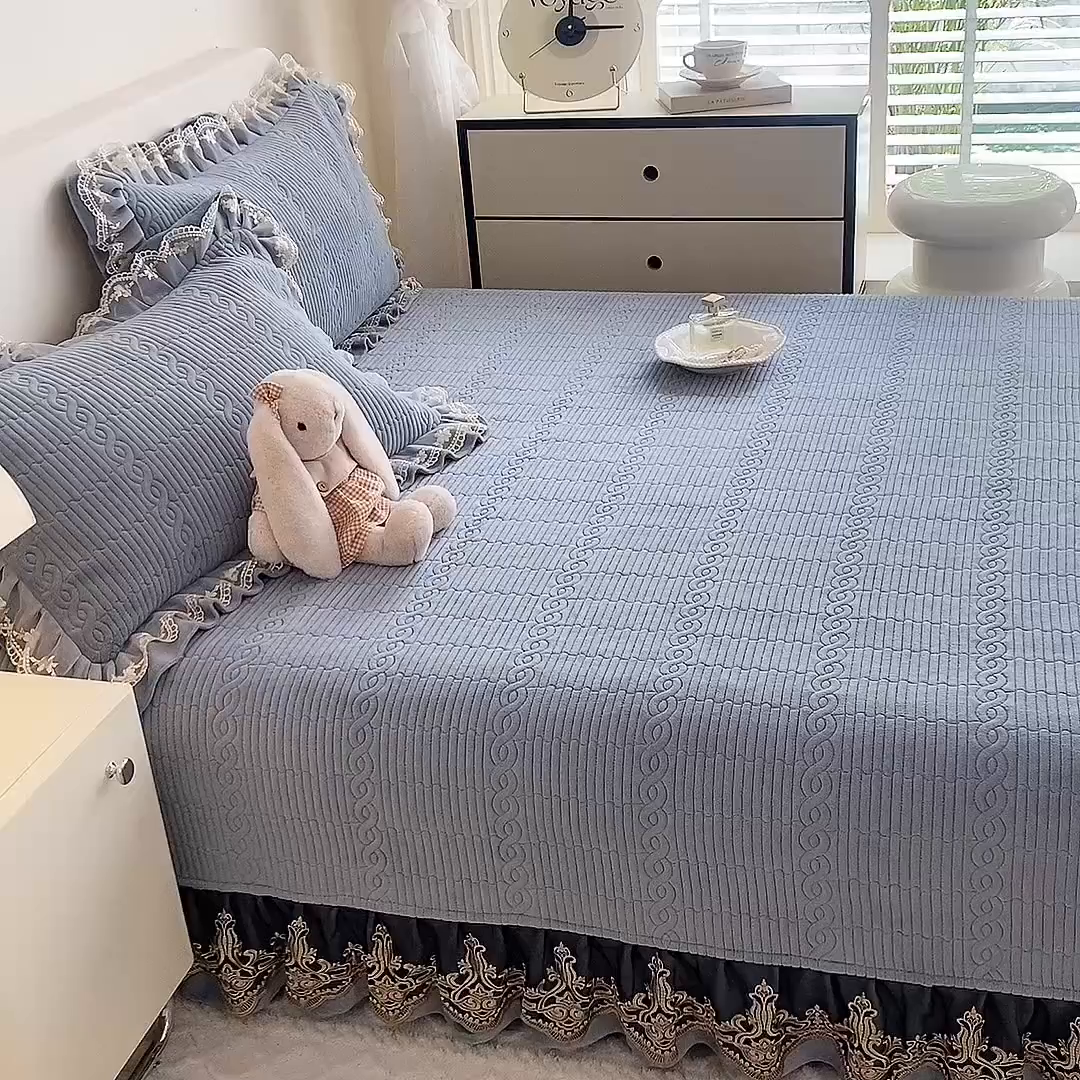 91家纺网 家纺一手货源 找家纺 美达家纺 2025新款牛奶绒纯色夹棉榻榻米 牛奶绒榻榻米-雾蓝