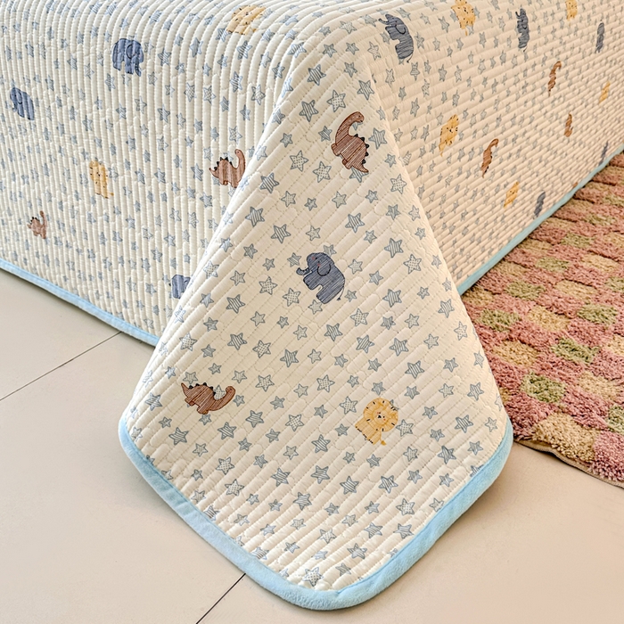 91家纺网 家纺一手货源 找家纺 岚吉家纺 2025新款全棉133*72宝宝绒棉加绒一面纯棉一面牛奶绒双面可用单床盖学生床床垫 床盖单件 蓝星动物园