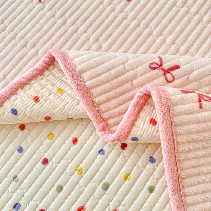 91家纺网 家纺一手货源 找家纺 岚吉家纺 2025新款全棉133*72宝宝绒棉加绒一面纯棉一面牛奶绒双面可用单床盖学生床床垫 床盖单件 奶油波点