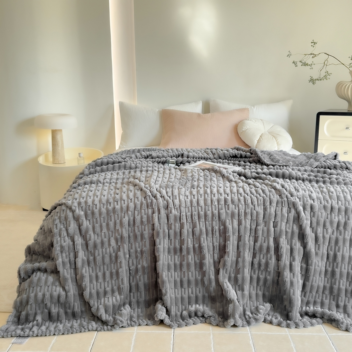 91家纺网 家纺一手货源 找家纺 （总）穆琪 2025新款高克重竹节绒毛毯兔毛绒办公家用多功能毯子