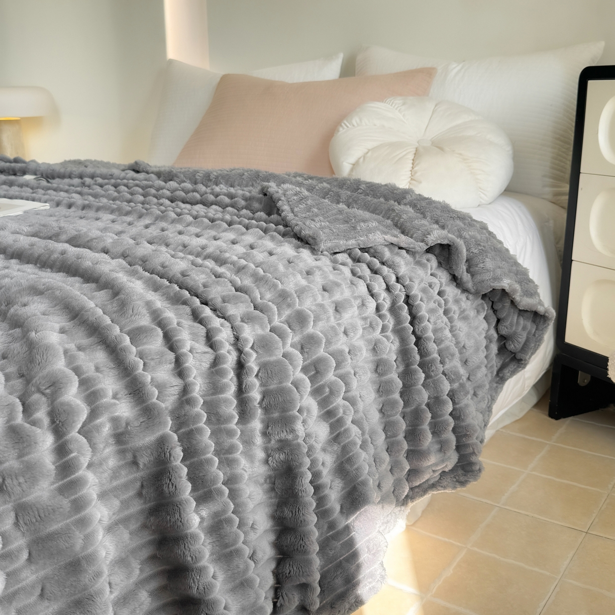 91家纺网 家纺一手货源 找家纺 （总）穆琪 2025新款高克重竹节绒毛毯兔毛绒办公家用多功能毯子