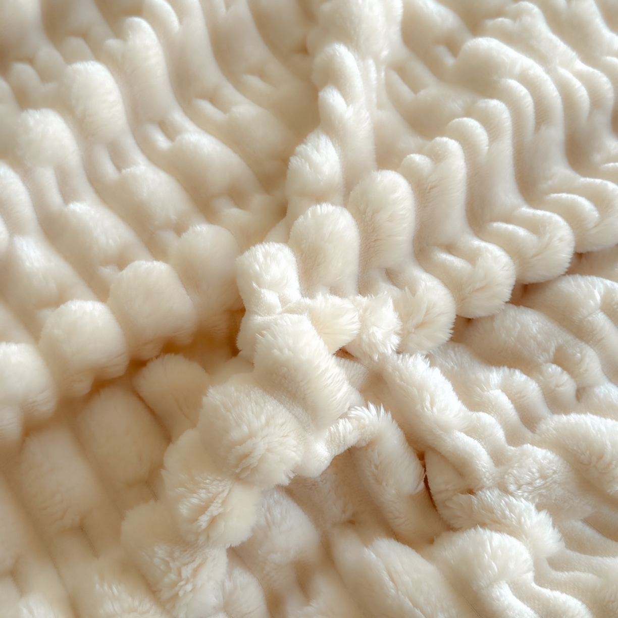 91家纺网 家纺一手货源 找家纺 穆琪 2025新款高克重竹节绒毛毯兔毛绒办公家用多功能毯子 云朵白