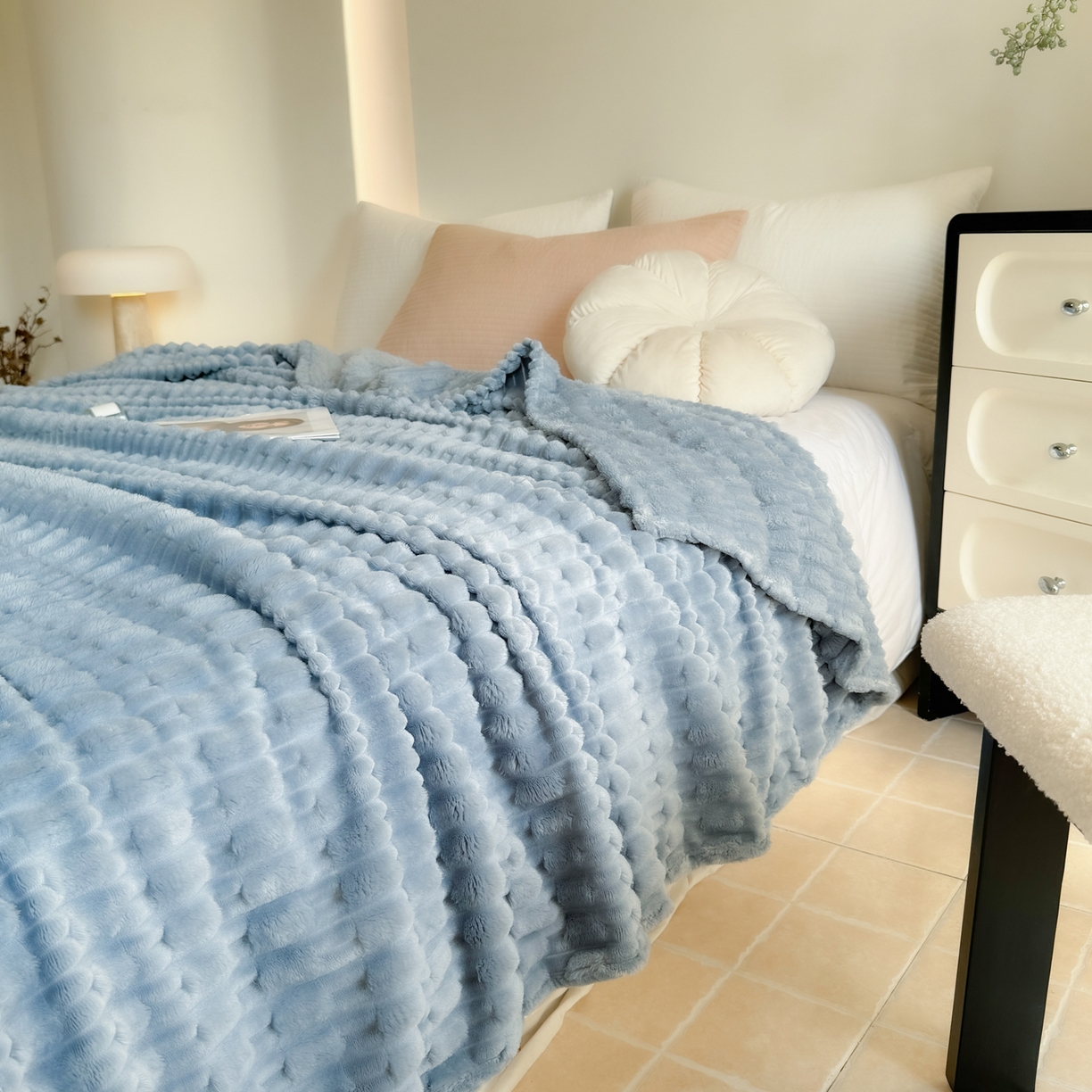 91家纺网 家纺一手货源 找家纺 穆琪 2025新款高克重竹节绒毛毯兔毛绒办公家用多功能毯子 晴山蓝
