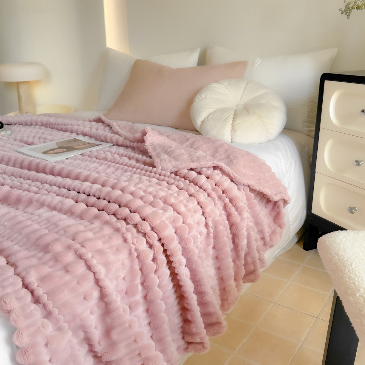 91家纺网 家纺一手货源 找家纺 穆琪 2025新款高克重竹节绒毛毯兔毛绒办公家用多功能毯子 珊瑚粉