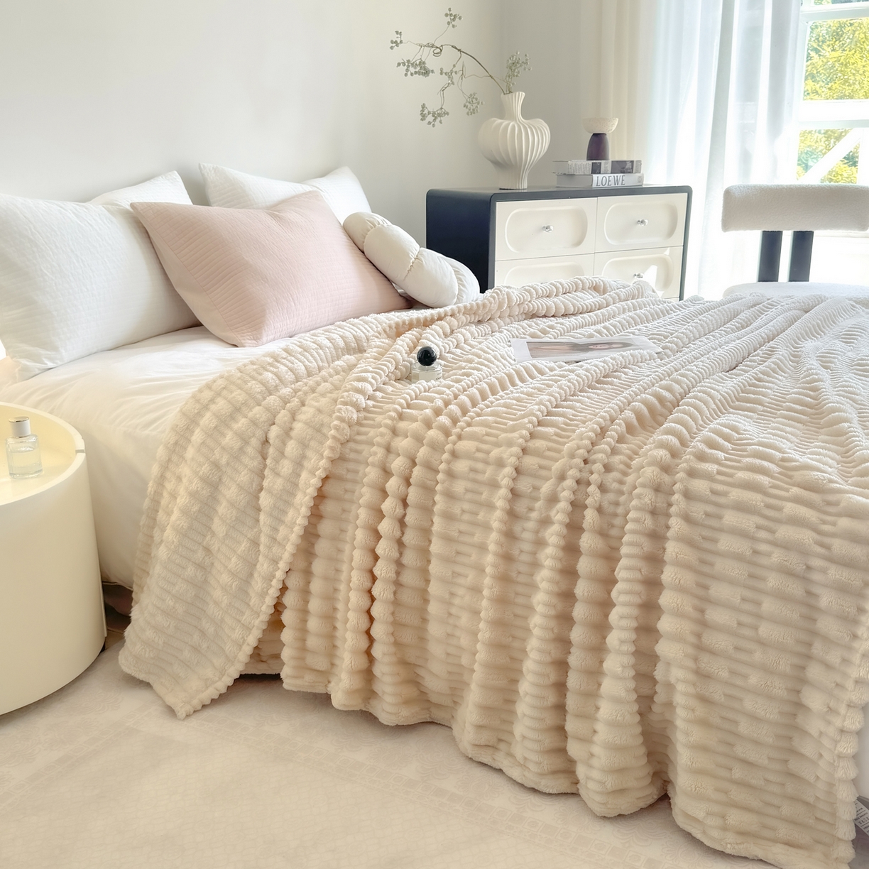 91家纺网 家纺一手货源 找家纺 穆琪 2025新款高克重竹节绒毛毯兔毛绒办公家用多功能毯子 云朵白