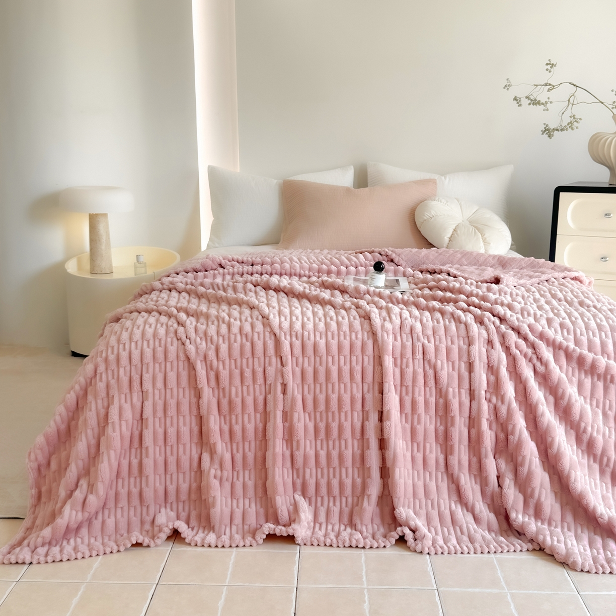 91家纺网 家纺一手货源 找家纺 穆琪 2025新款高克重竹节绒毛毯兔毛绒办公家用多功能毯子 珊瑚粉