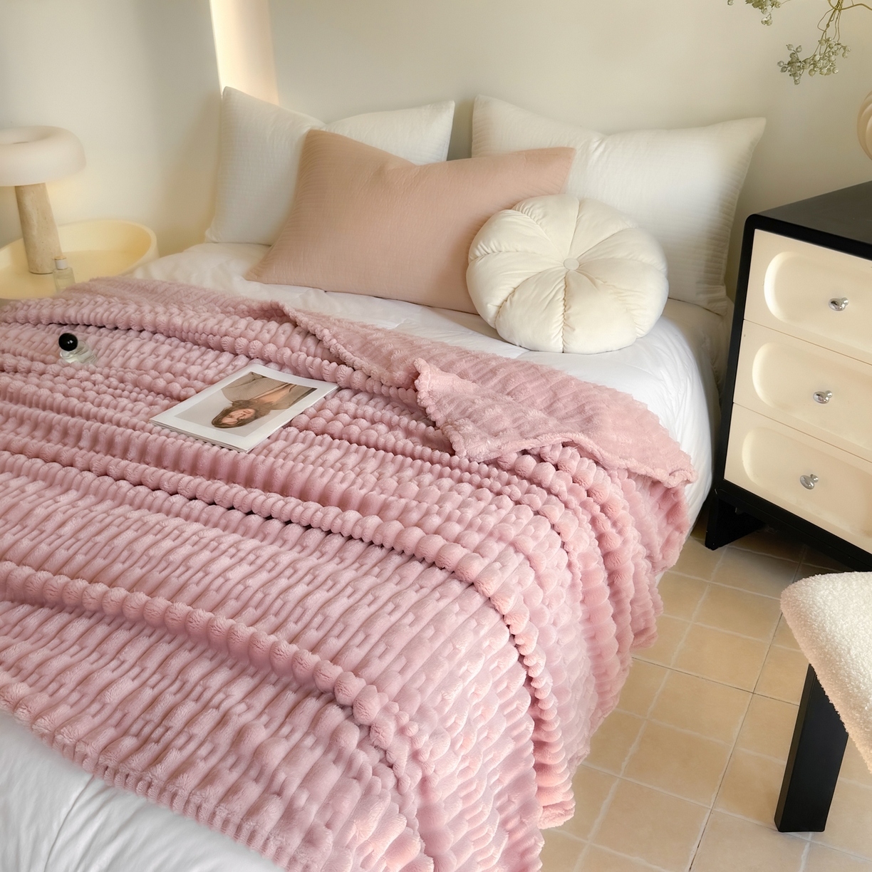 91家纺网 家纺一手货源 找家纺 穆琪 2025新款高克重竹节绒毛毯兔毛绒办公家用多功能毯子 珊瑚粉