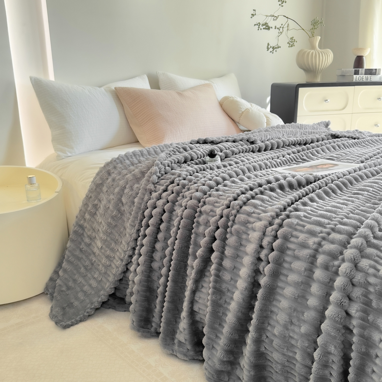 91家纺网 家纺一手货源 找家纺 穆琪 2025新款高克重竹节绒毛毯兔毛绒办公家用多功能毯子 薄暮灰