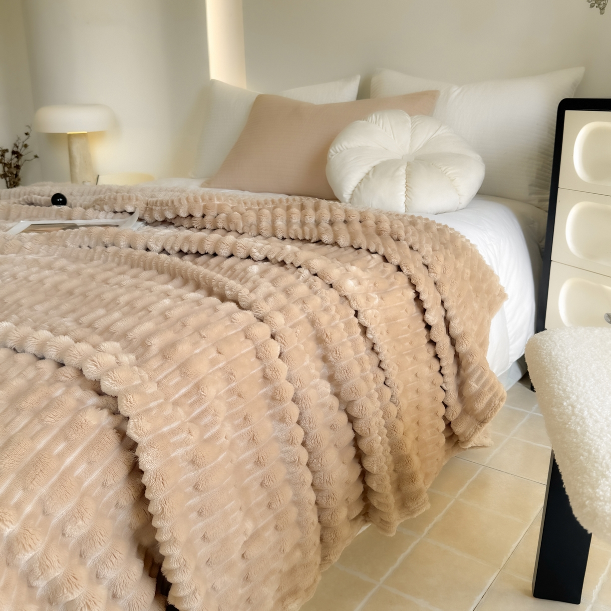 91家纺网 家纺一手货源 找家纺 穆琪 2025新款高克重竹节绒毛毯兔毛绒办公家用多功能毯子 奶茶棕