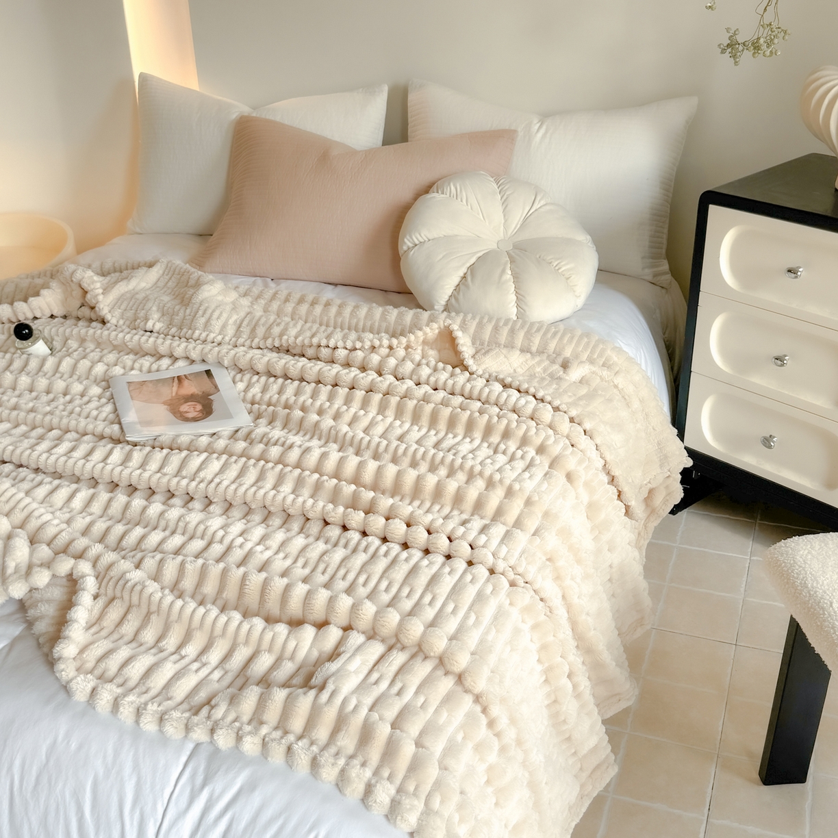 91家纺网 家纺一手货源 找家纺 穆琪 2025新款高克重竹节绒毛毯兔毛绒办公家用多功能毯子 云朵白