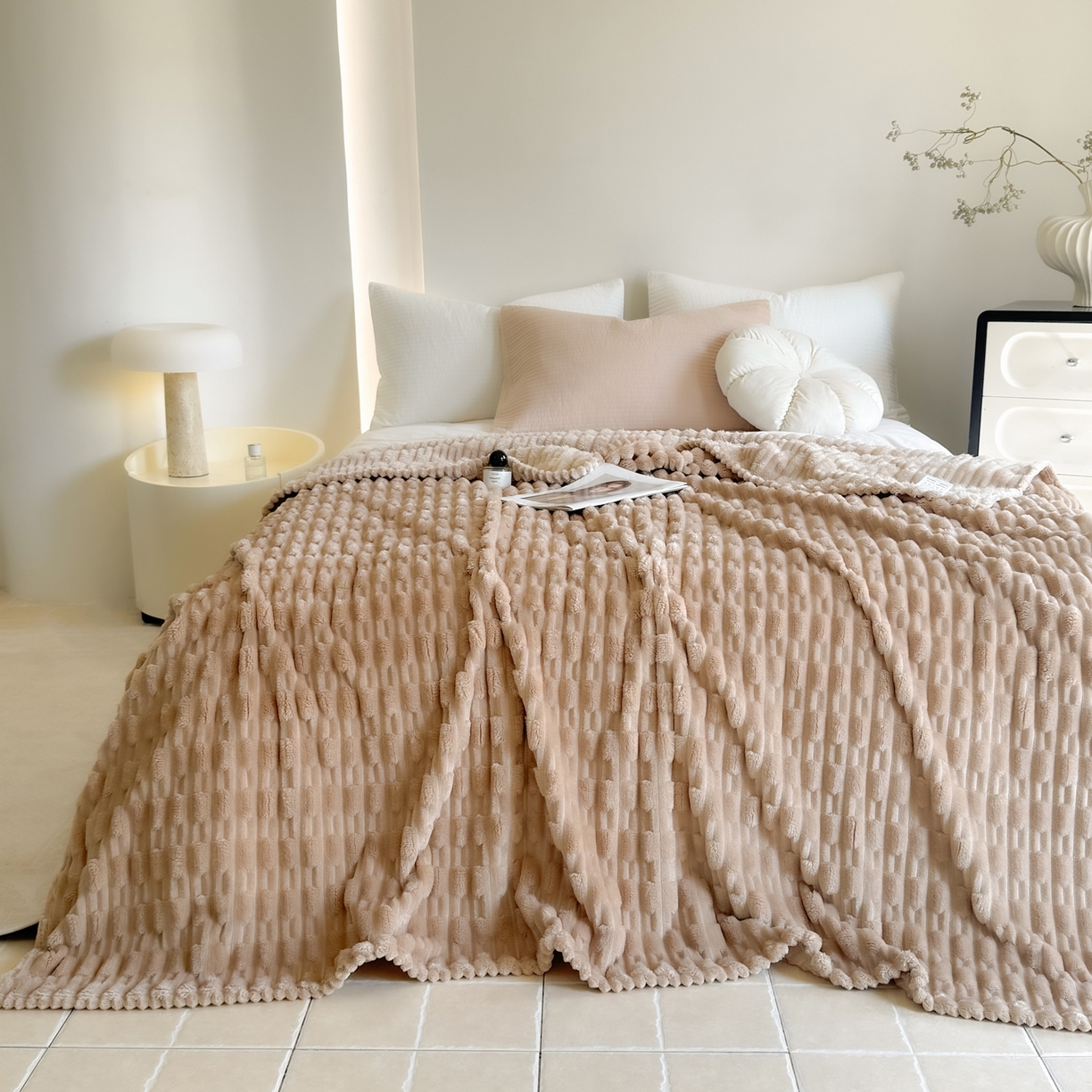 91家纺网 家纺一手货源 找家纺 穆琪 2025新款高克重竹节绒毛毯兔毛绒办公家用多功能毯子 奶茶棕