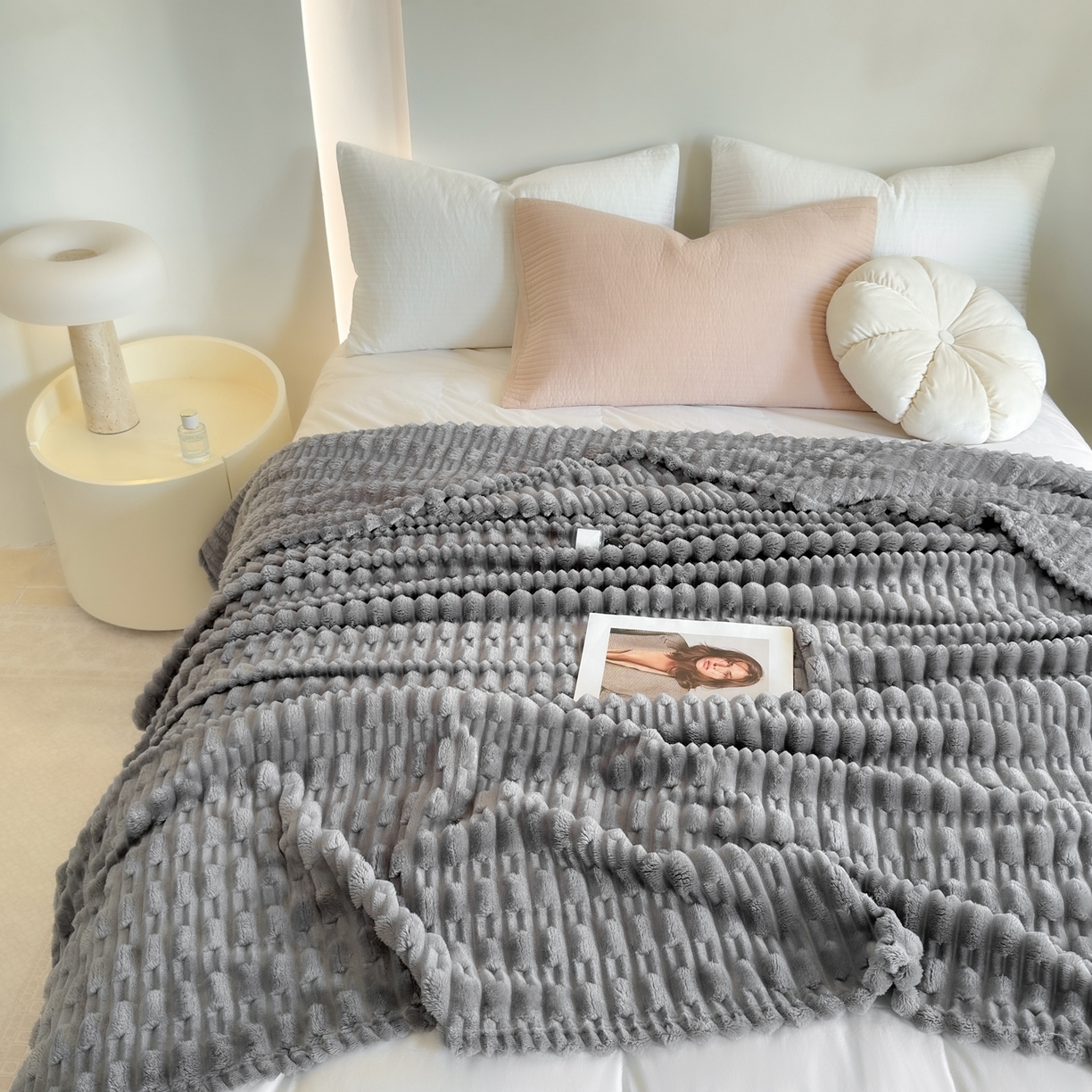 91家纺网 家纺一手货源 找家纺 穆琪 2025新款高克重竹节绒毛毯兔毛绒办公家用多功能毯子 薄暮灰