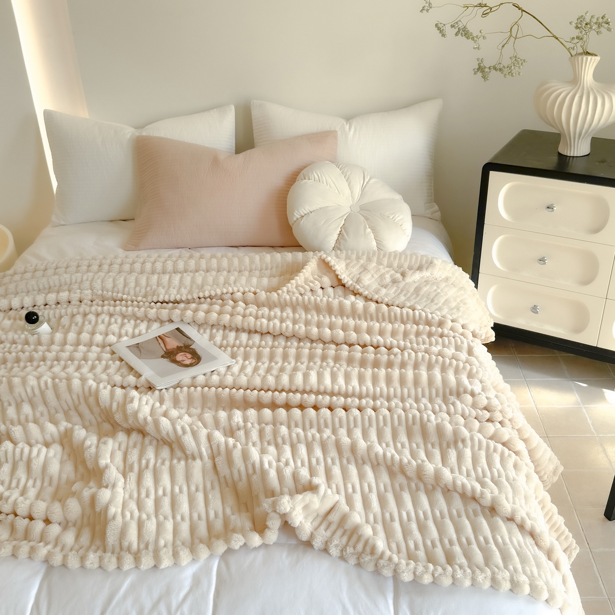 91家纺网 家纺一手货源 找家纺 穆琪 2025新款高克重竹节绒毛毯兔毛绒办公家用多功能毯子 云朵白