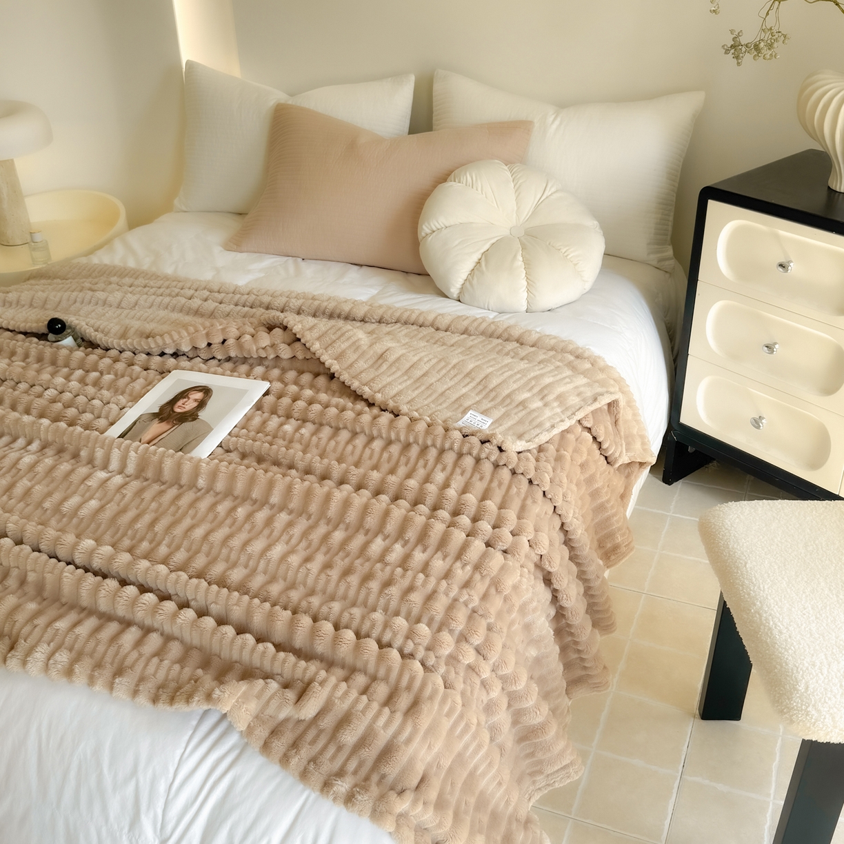 91家纺网 家纺一手货源 找家纺 穆琪 2025新款高克重竹节绒毛毯兔毛绒办公家用多功能毯子 奶茶棕