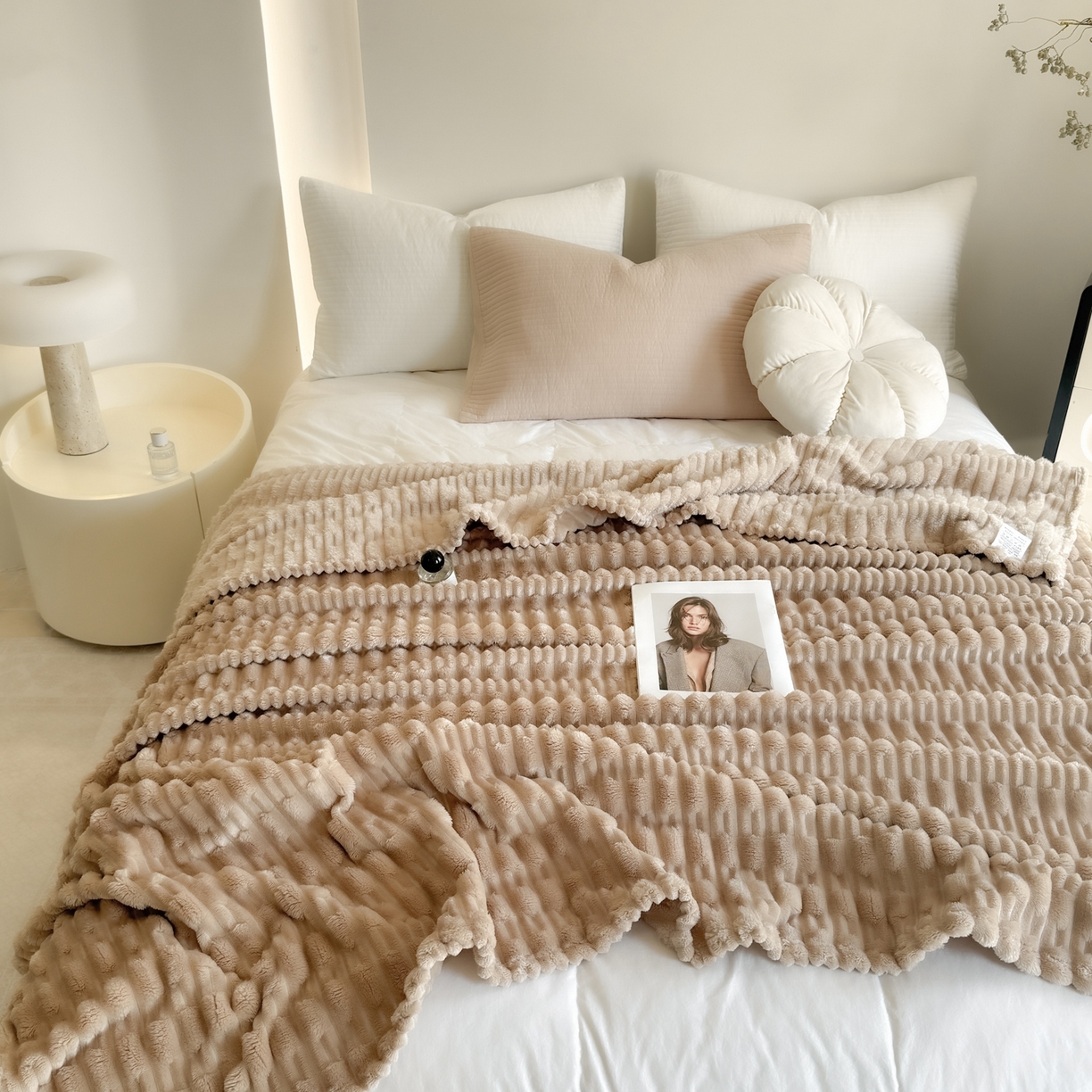 91家纺网 家纺一手货源 找家纺 穆琪 2025新款高克重竹节绒毛毯兔毛绒办公家用多功能毯子 奶茶棕