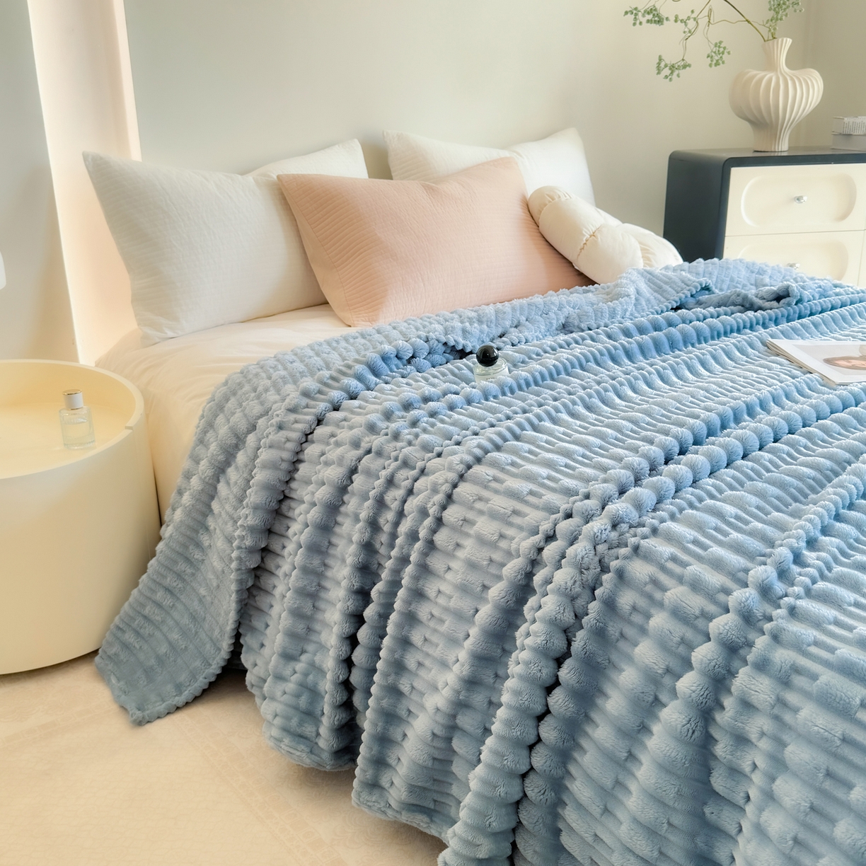 91家纺网 家纺一手货源 找家纺 穆琪 2025新款高克重竹节绒毛毯兔毛绒办公家用多功能毯子 晴山蓝