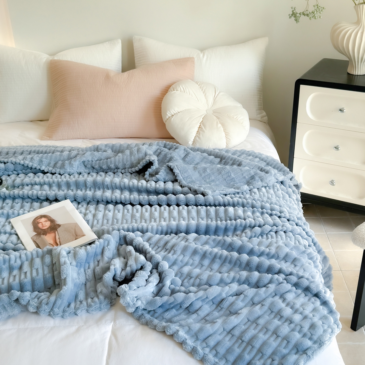 91家纺网 家纺一手货源 找家纺 穆琪 2025新款高克重竹节绒毛毯兔毛绒办公家用多功能毯子 晴山蓝