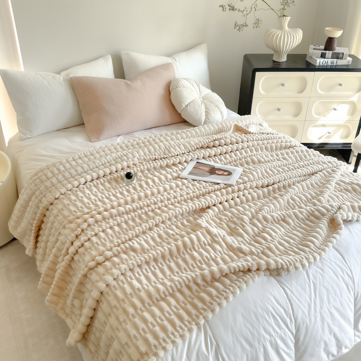 91家纺网 家纺一手货源 找家纺 穆琪 2025新款高克重竹节绒毛毯兔毛绒办公家用多功能毯子 云朵白