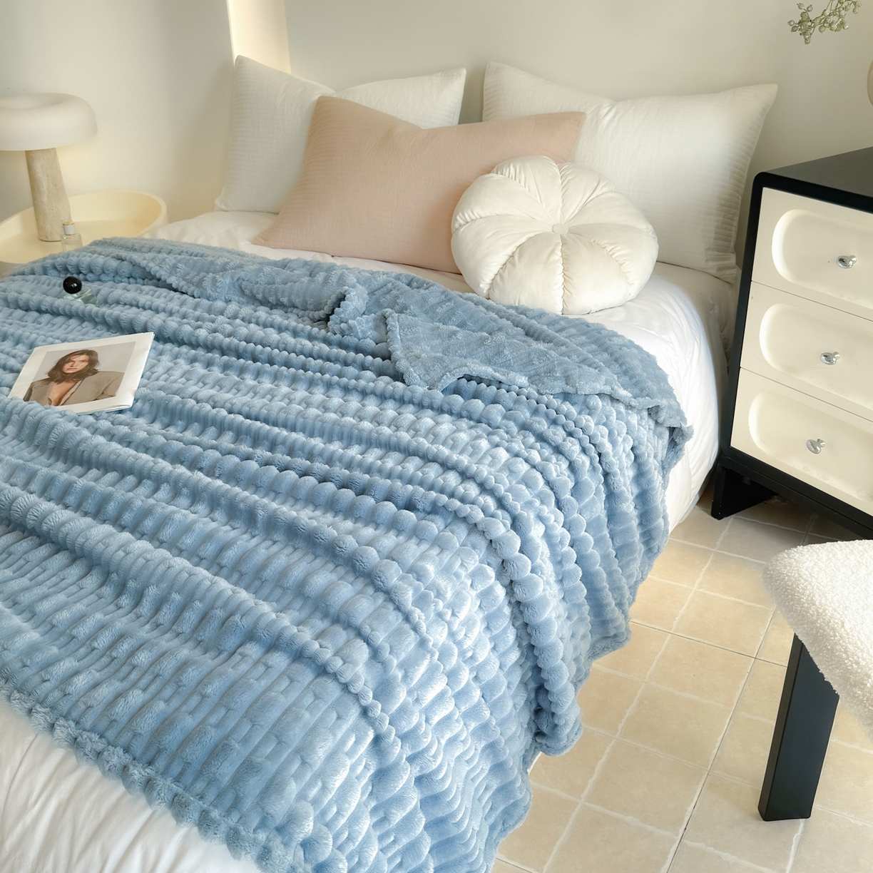 91家纺网 家纺一手货源 找家纺 穆琪 2025新款高克重竹节绒毛毯兔毛绒办公家用多功能毯子 晴山蓝