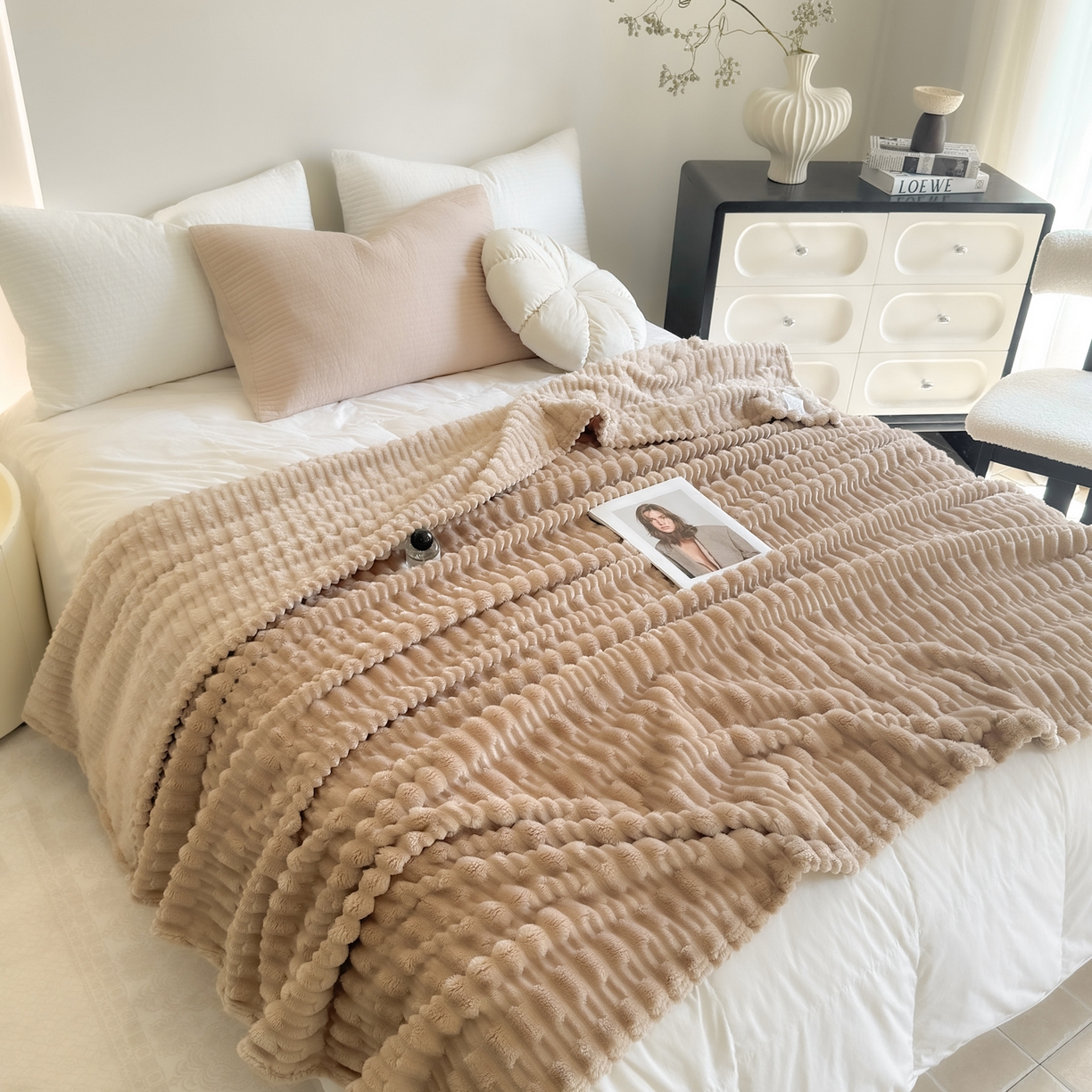 91家纺网 家纺一手货源 找家纺 穆琪 2025新款高克重竹节绒毛毯兔毛绒办公家用多功能毯子 奶茶棕