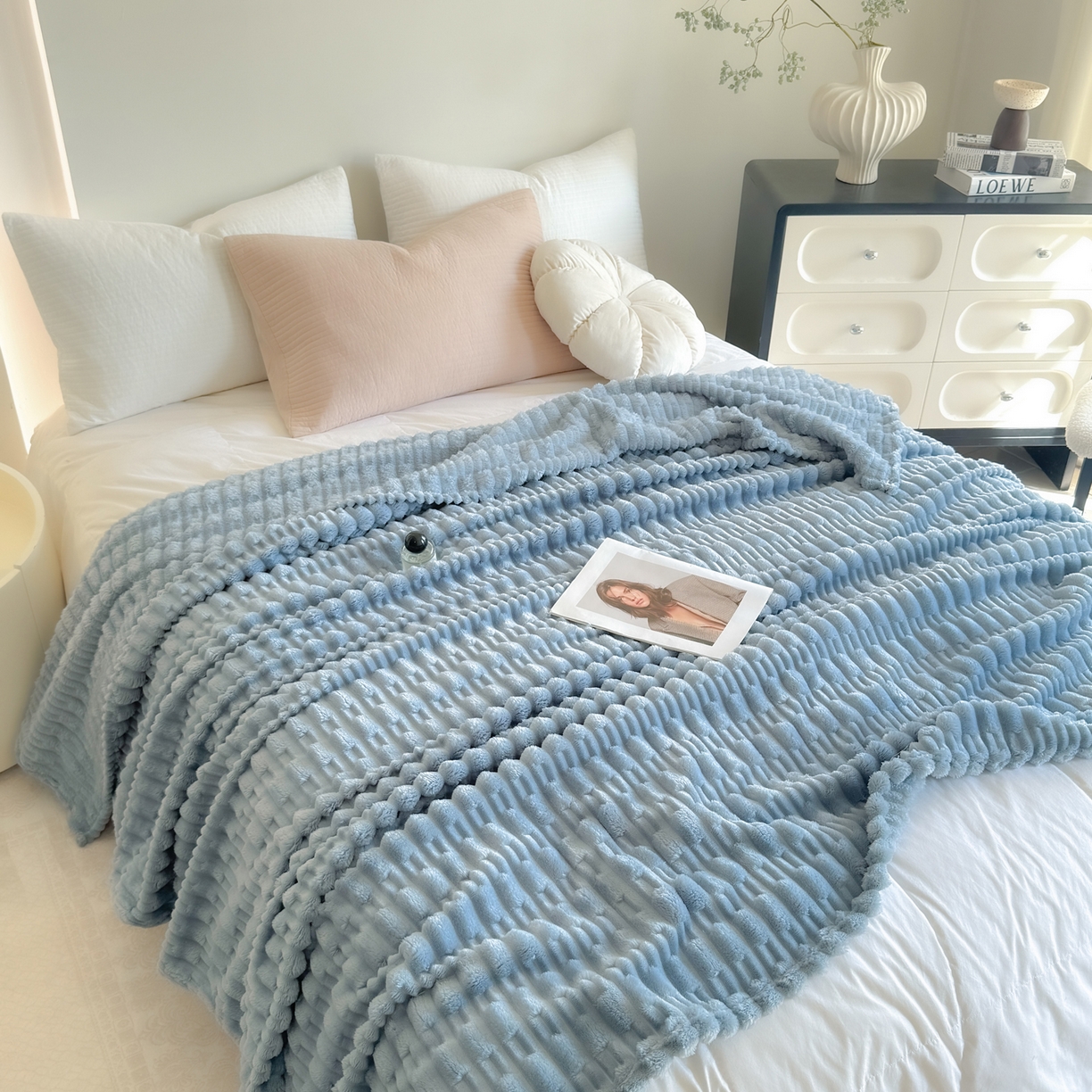 91家纺网 家纺一手货源 找家纺 穆琪 2025新款高克重竹节绒毛毯兔毛绒办公家用多功能毯子 晴山蓝