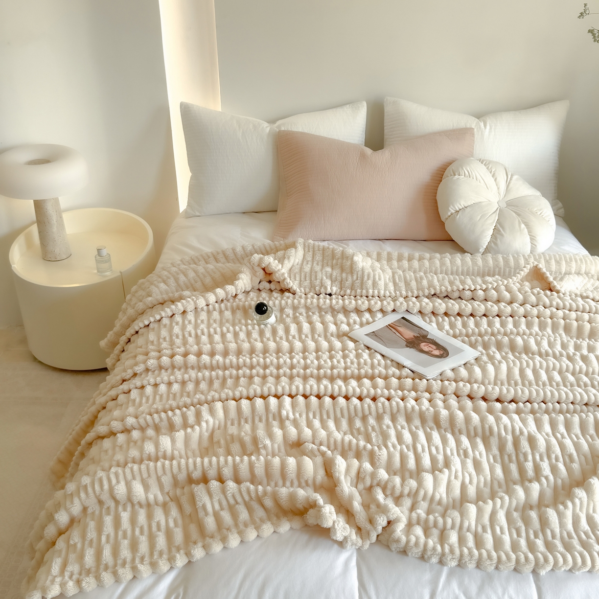 91家纺网 家纺一手货源 找家纺 穆琪 2025新款高克重竹节绒毛毯兔毛绒办公家用多功能毯子 云朵白