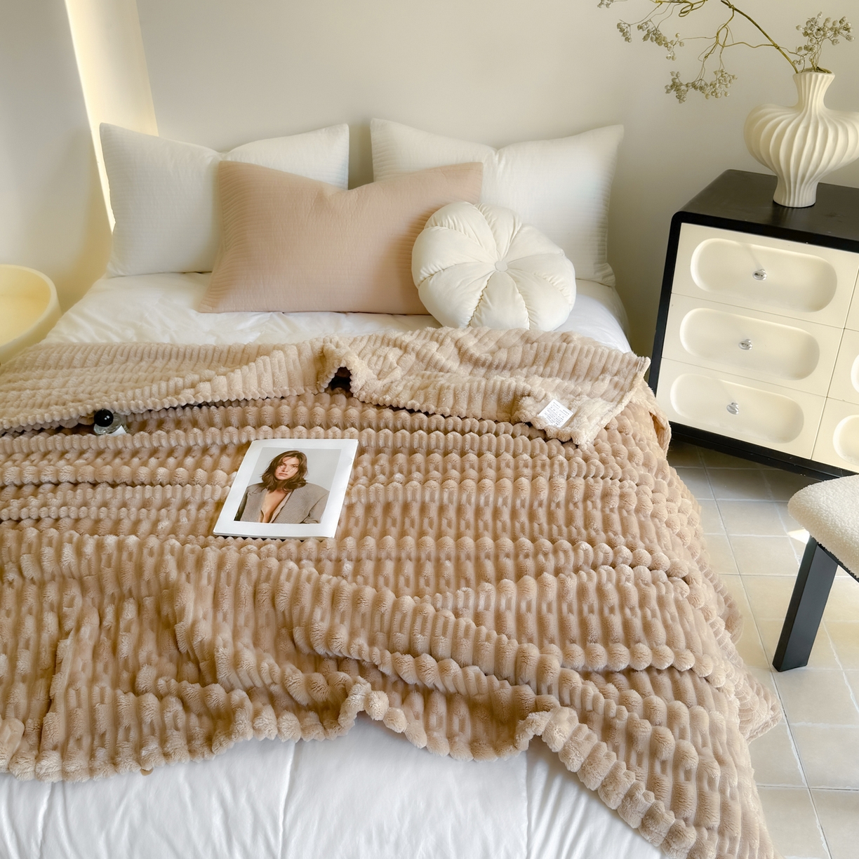 91家纺网 家纺一手货源 找家纺 穆琪 2025新款高克重竹节绒毛毯兔毛绒办公家用多功能毯子 奶茶棕