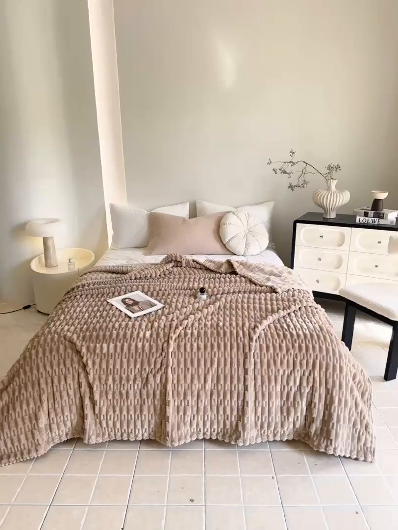 91家纺网 家纺一手货源 找家纺 穆琪 2025新款高克重竹节绒毛毯兔毛绒办公家用多功能毯子 奶茶棕