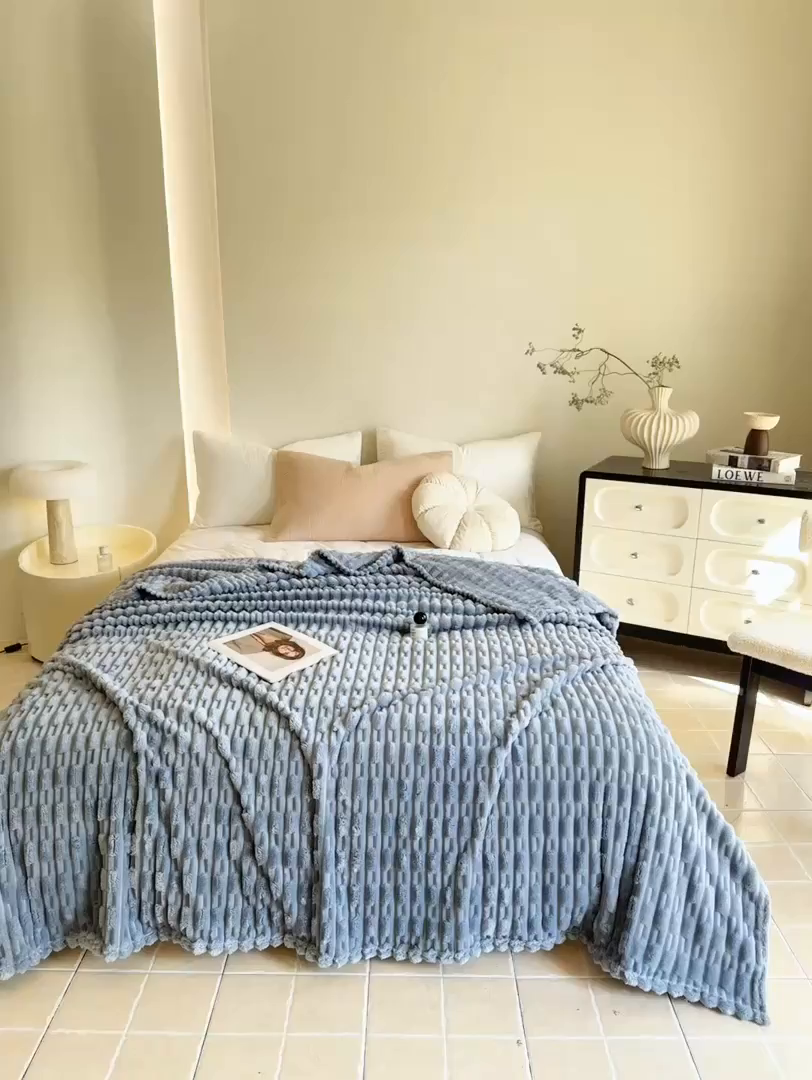 91家纺网 家纺一手货源 找家纺 穆琪 2025新款高克重竹节绒毛毯兔毛绒办公家用多功能毯子 晴山蓝