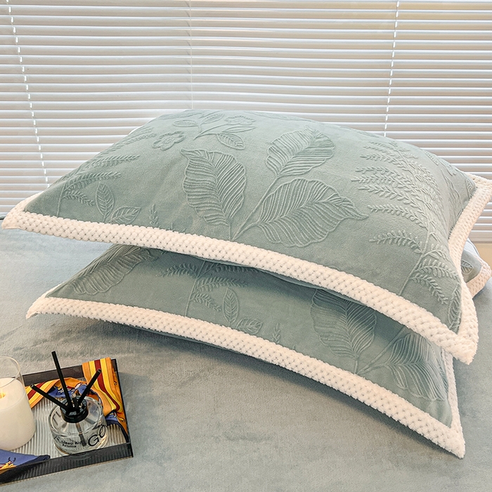 91家纺网 家纺一手货源 找家纺 倾慕  2026新款3D立体雕花牛奶绒单枕套 花雕蓝