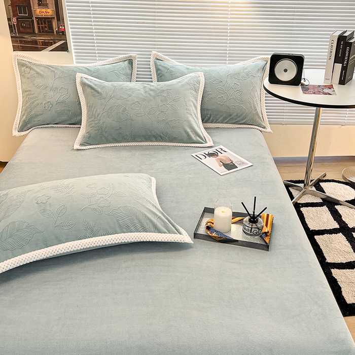 91家纺网 家纺一手货源 找家纺 倾慕  2026新款3D立体雕花牛奶绒单枕套 花雕蓝